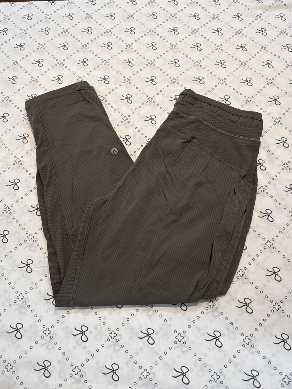 Lululemon Green Dance Pant capri Cropped Joggers Size 6
